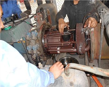 綿陽(yáng)中央空調(diào)維修-螺桿機(jī)組（保養(yǎng)）